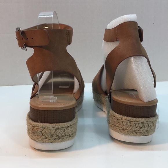 NWOT SODA Tan pLeather Platform Sandals Size 10 - Picture 4 of 9
